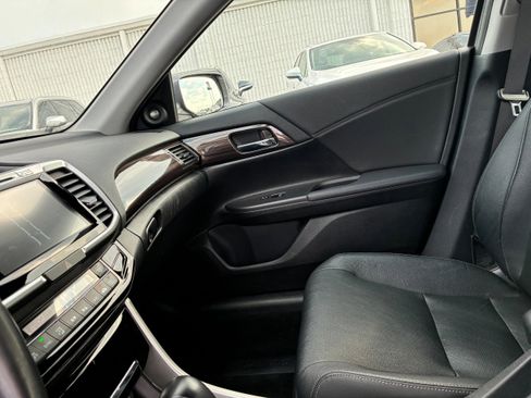 Used 2017 Honda Accord EX-L image 39