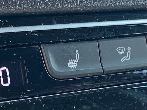Certified 2023 Volkswagen Atlas Cross Sport SE w/ Panoramic Sunroof Package AWD/4WD image 11