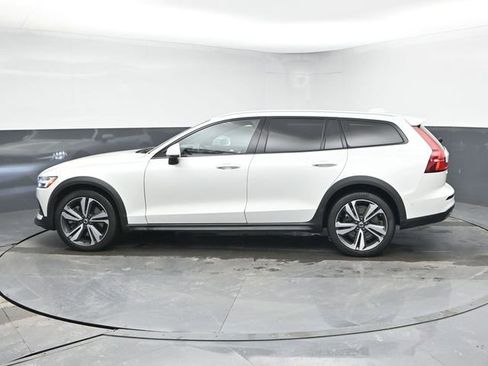Certified 2025 Volvo V60 B5 Cross Country Plus image 5