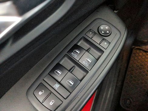 Used 2019 Jeep Cherokee Trailhawk w/ Cold Weather Group AWD/4WD image 27