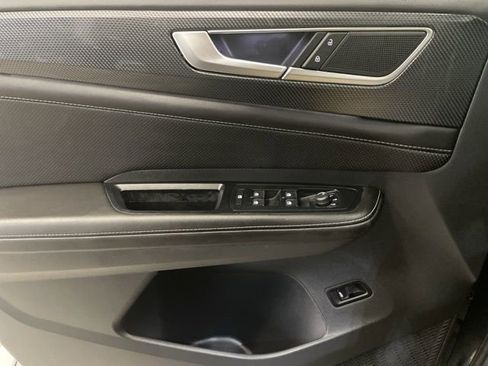 Certified 2025 Volkswagen Atlas Cross Sport SEL R-Line image 27