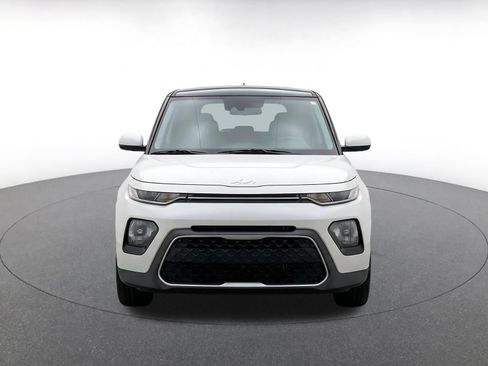 Used 2025 Kia Soul LX w/ LX Technology Package FWD image 2