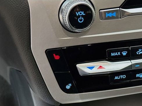 Used 2022 Ford Explorer XLT w/ Equipment Group 202A image 20