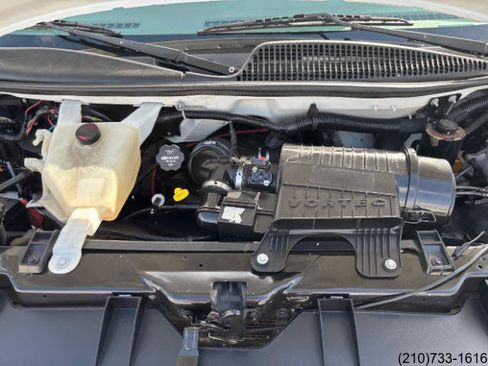 Used 2016 Chevrolet Express 2500 RWD image 11