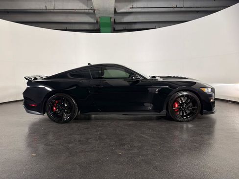 Used 2022 Ford Mustang Shelby GT500 w/ Technology Package RWD image 3