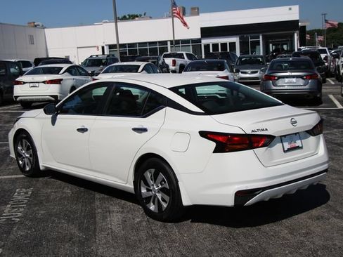 Certified 2025 Nissan Altima 2.5 S FWD image 3