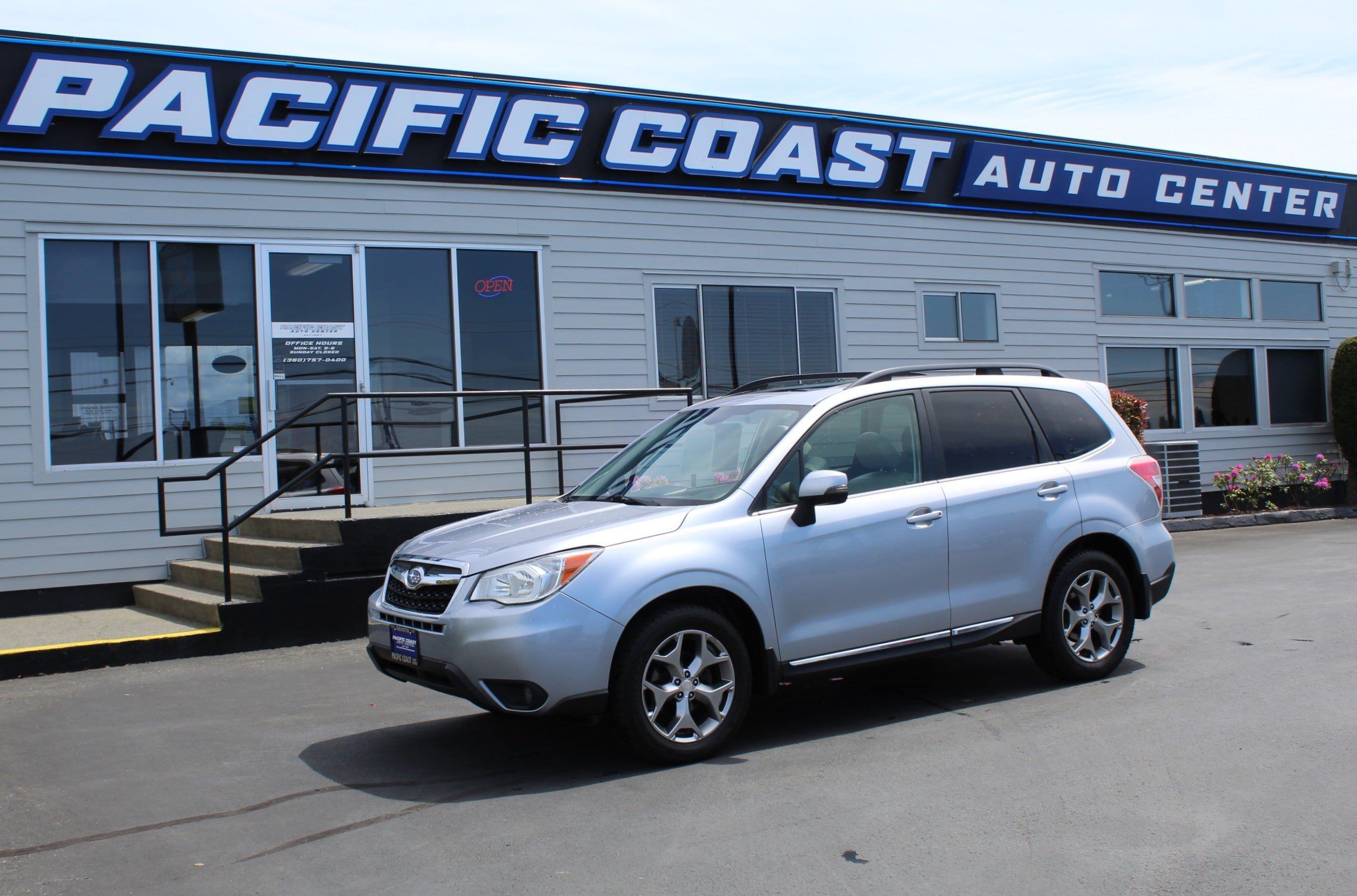 Used 2016 Subaru Forester 2.5i Touring w/ Eyesight & Navigation System AWD/4WD image 1