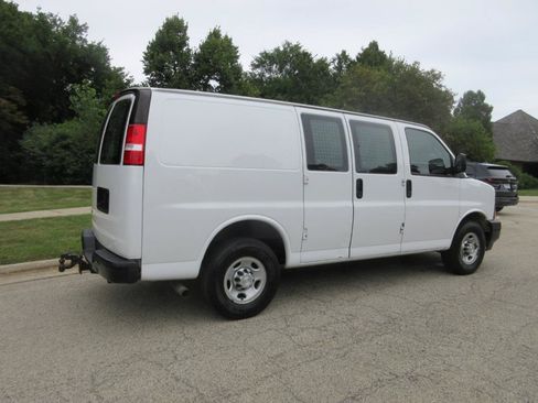 Used 2017 Chevrolet Express 2500 RWD image 8