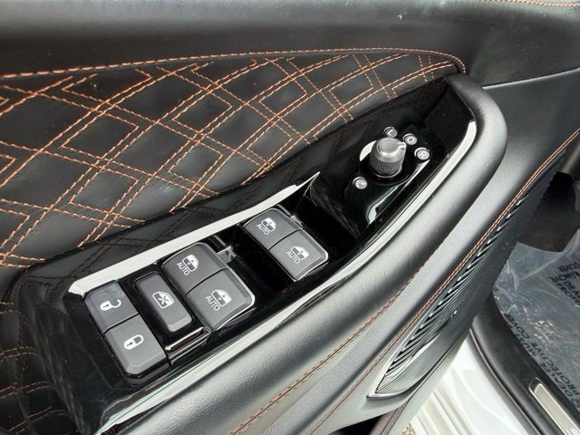 Used 2023 Jeep Grand Cherokee L Summit AWD/4WD image 12