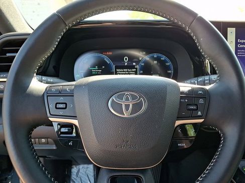 Used 2025 Toyota Crown Signia AWD/4WD image 21