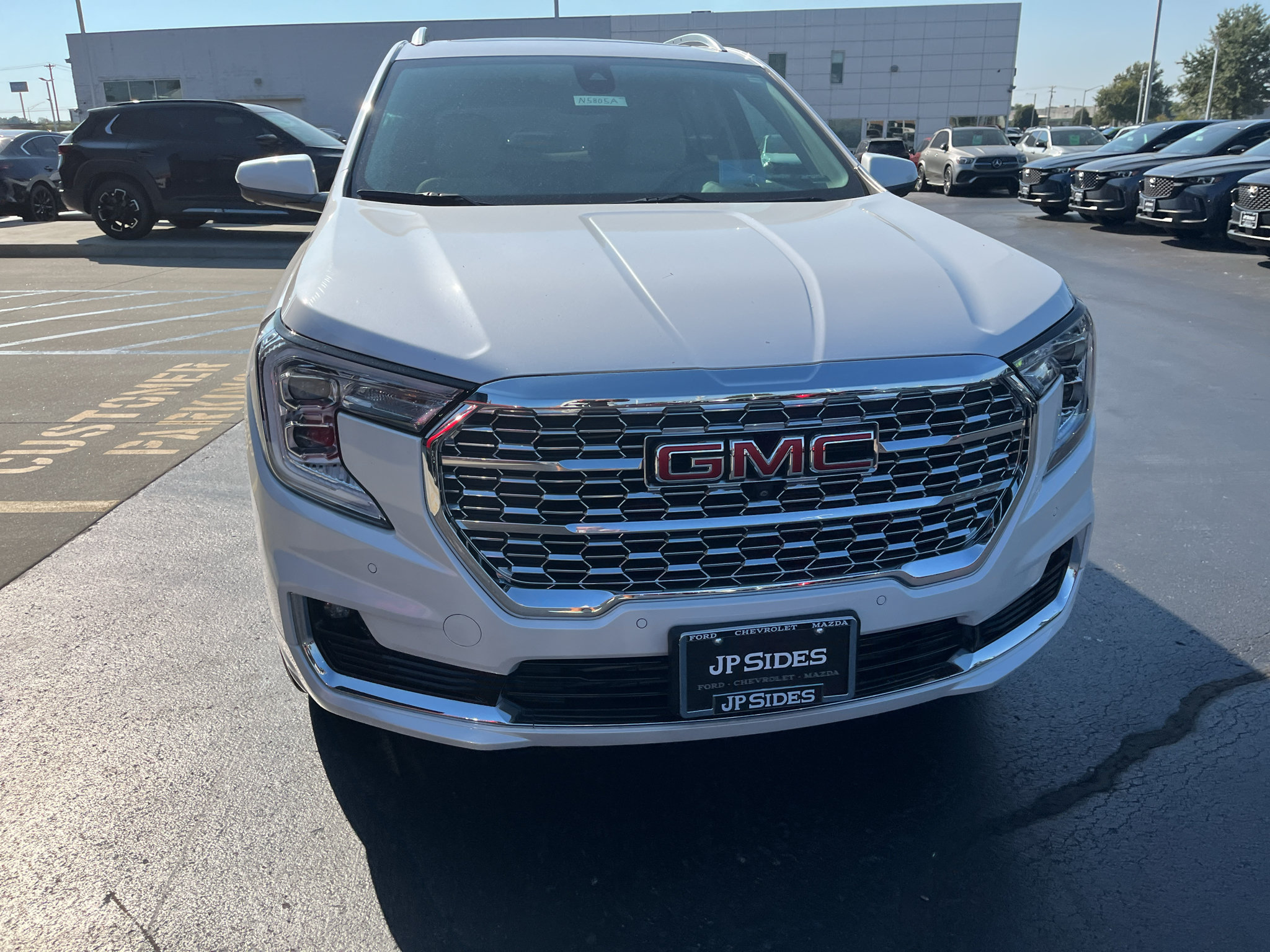 Used 2024 GMC Terrain Denali w/ Denali Premium Package AWD/4WD image 5