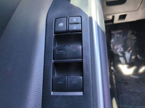Used 2023 Toyota Highlander XLE FWD image 24