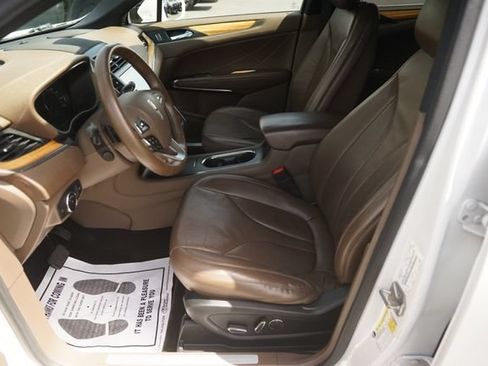 Used 2016 Lincoln MKC Reserve w/ Lincoln MKC Climate Package FWD image 9
