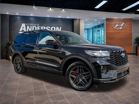 Used 2025 Ford Explorer ST-Line w/ ST-Line Street Pack AWD/4WD image 2