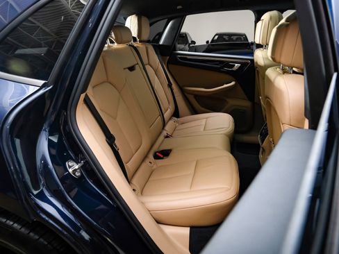 Used 2023 Porsche Macan AWD/4WD image 47