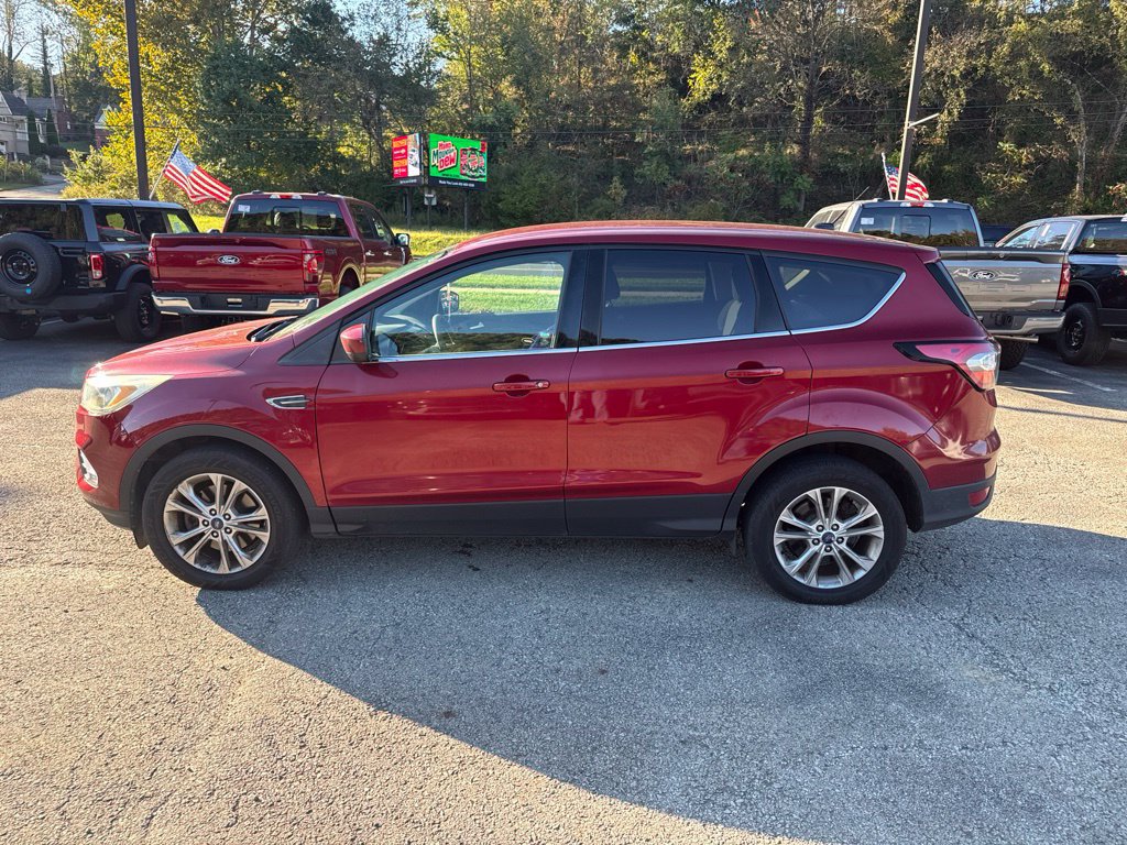 Used 2017 Ford Escape SE w/ SE Cold Weather Package AWD/4WD image 4