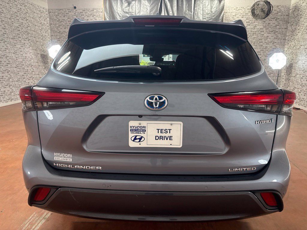 Used 2023 Toyota Highlander Limited FWD image 6