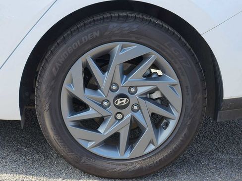 Used 2024 Hyundai Elantra SEL FWD image 11