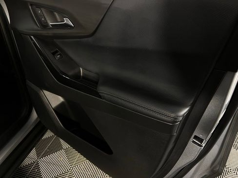 Used 2025 Chevrolet Equinox LT image 32