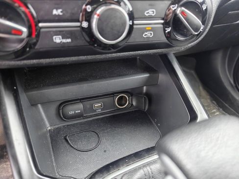 Used 2022 Kia Soul LX image 15