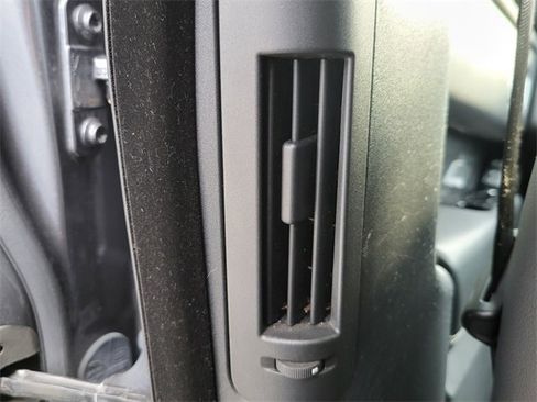 Used 2019 Land Rover Range Rover Velar S image 33