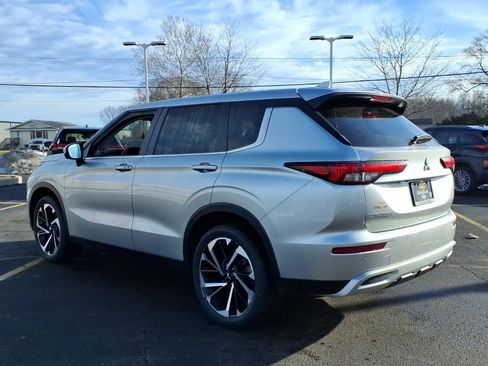 Used 2024 Mitsubishi Outlander SE image 9