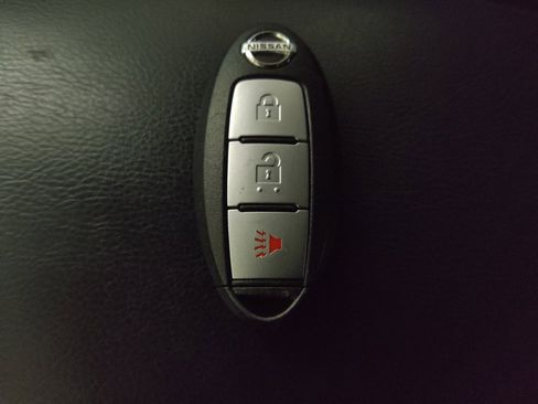 Used 2015 Nissan Rogue SV image 32