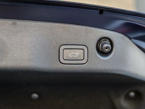 Used 2015 Jaguar XJ L Portfolio image 12