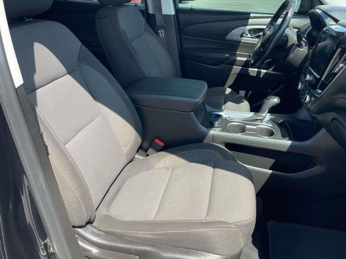 Used 2020 Chevrolet Traverse LT FWD image 33