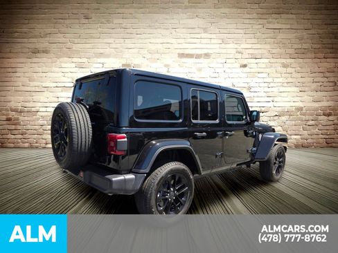 Used 2025 Jeep Wrangler Unlimited Sahara w/ Safety Group AWD/4WD image 13