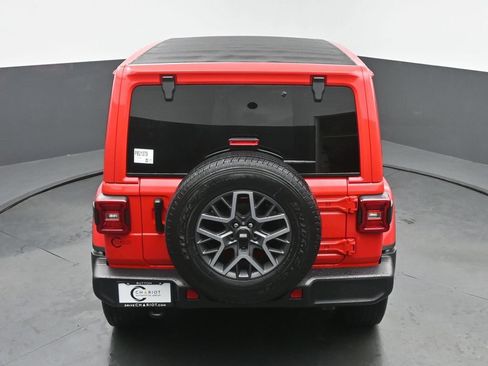 Used 2024 Jeep Wrangler Unlimited Sahara w/ Technology Group AWD/4WD image 46