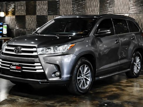 Used 2018 Toyota Highlander XLE FWD image 7
