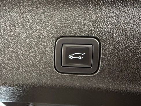 Used 2024 Chevrolet Tahoe Premier w/ Premium Package image 9