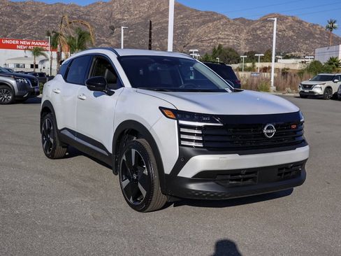 New 2026 Nissan Kicks SR image 2