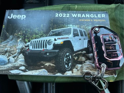 Used 2022 Jeep Wrangler Unlimited Rubicon w/ Xtreme Recon 35" Tire Package AWD/4WD image 19