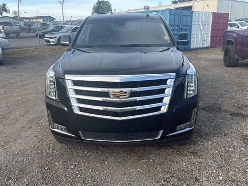 Used 2017 Cadillac Escalade Premium Luxury image 4
