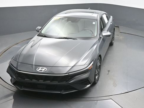 Used 2024 Hyundai Elantra Limited image 38