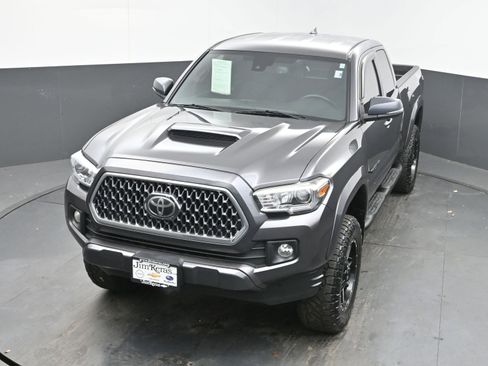 Used 2019 Toyota Tacoma TRD Sport w/ Technology Package image 28