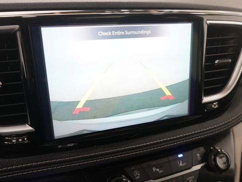 Used 2024 Chrysler Pacifica Limited image 28