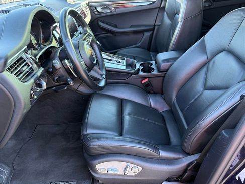 Used 2022 Porsche Macan w/ Premium Package Plus image 16