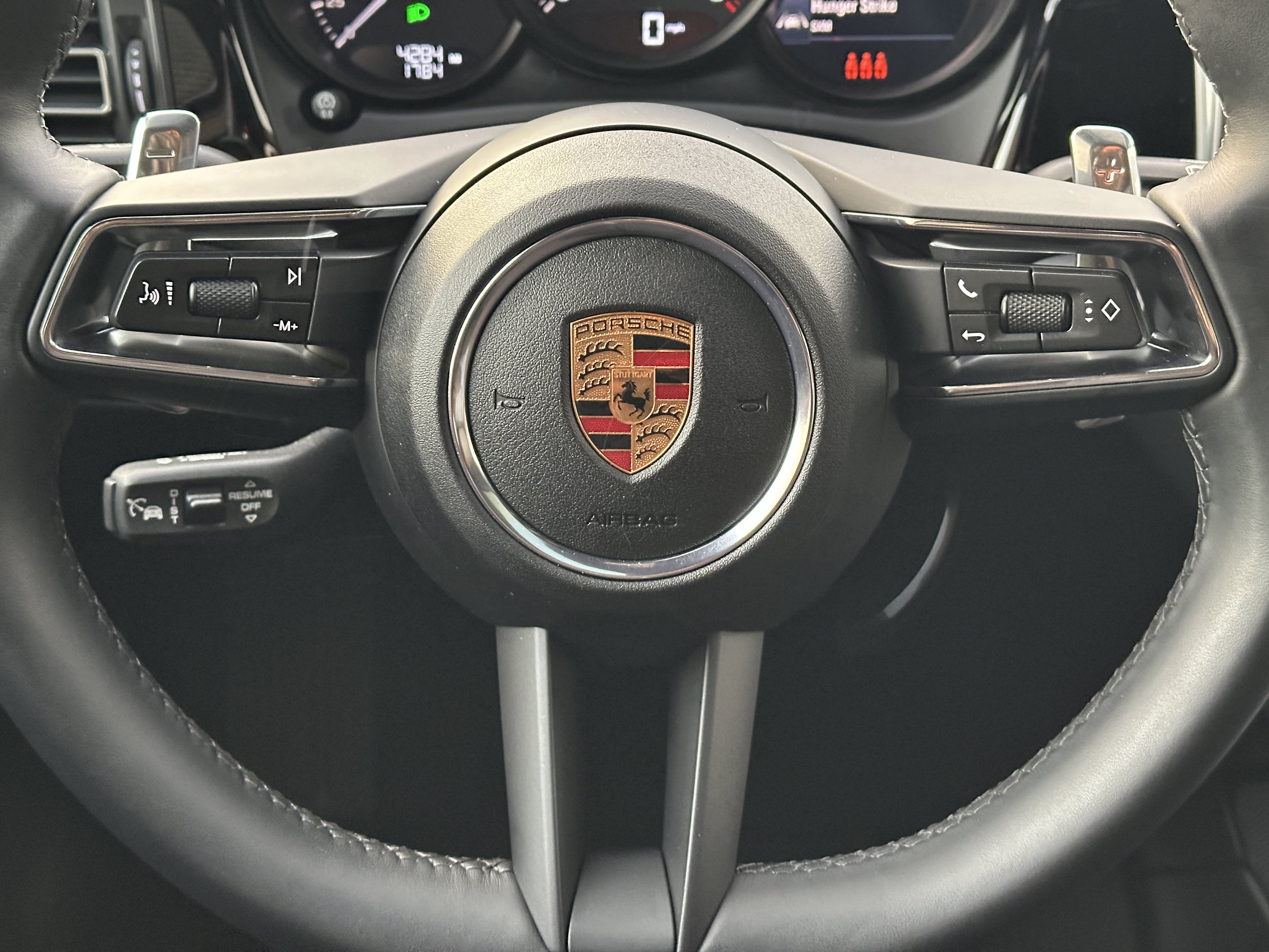 Certified 2025 Porsche Macan AWD/4WD image 27