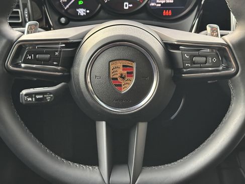 Certified 2025 Porsche Macan AWD/4WD image 27