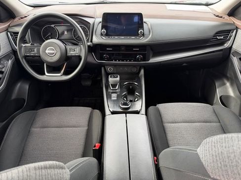 Used 2023 Nissan Rogue SV image 10