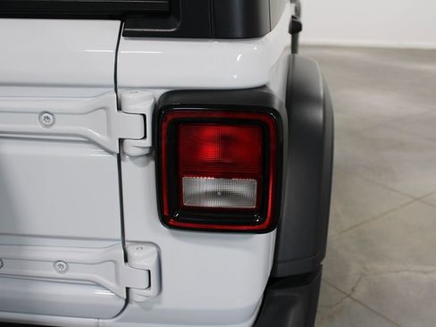 Used 2024 Jeep Wrangler Sport S image 13