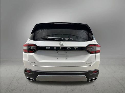 New 2026 Honda Pilot Touring image 4