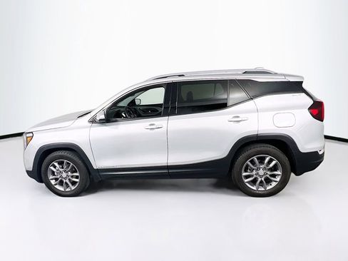 Used 2022 GMC Terrain SLT w/ Infotainment Package II AWD/4WD image 4