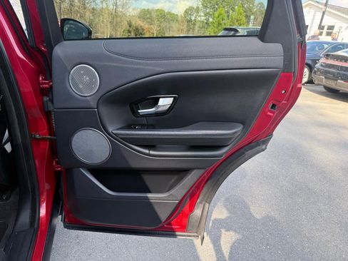 Used 2017 Land Rover Range Rover Evoque SE Premium image 25