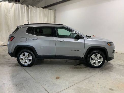Used 2022 Jeep Compass Latitude AWD/4WD image 11