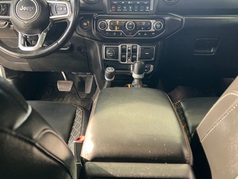 Used 2021 Jeep Gladiator Overland image 19