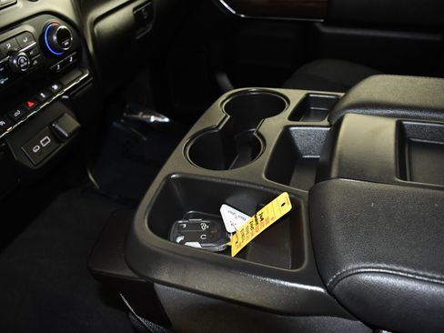 Used 2022 Chevrolet Silverado 1500 LT AWD/4WD image 34